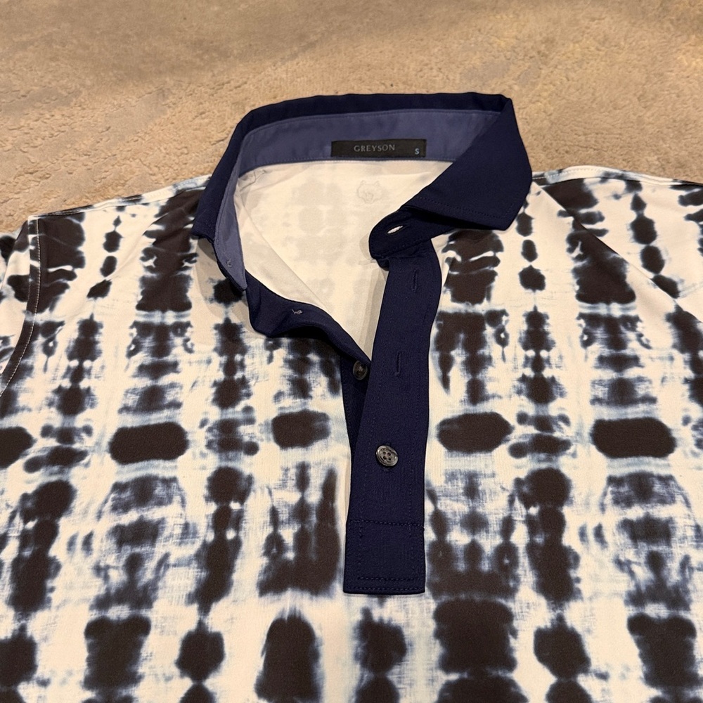 Greyson
Shibori Polo Maltese Blue size S in like new condition - Picture 2 of 9